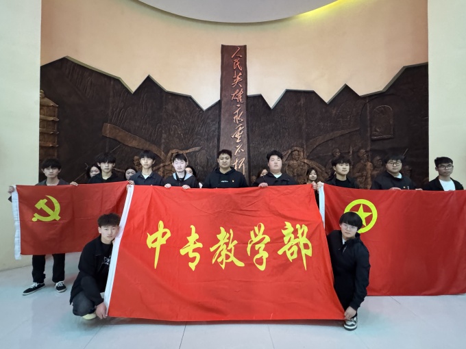 展館內(nèi)合影_副本.jpg